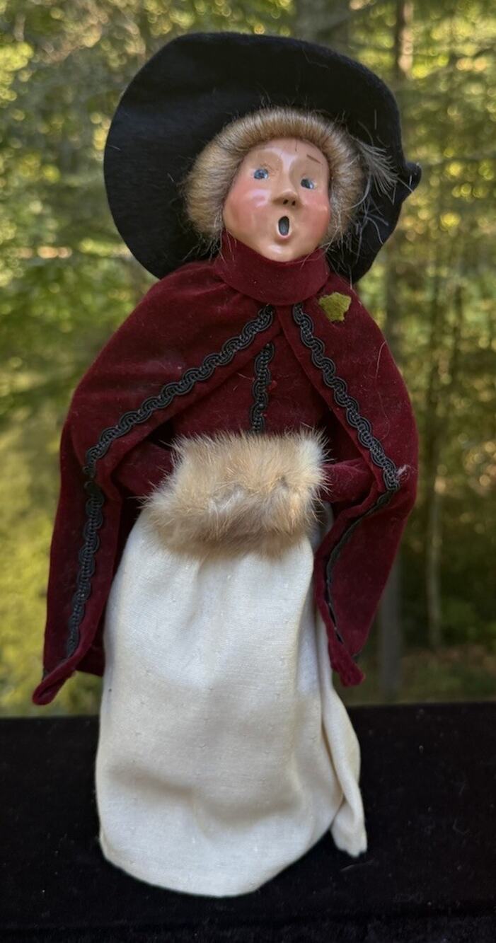 Lovely 1991 Byers' Choice Christmas Caroler Woman In Burgundy Velvet W Fur muff